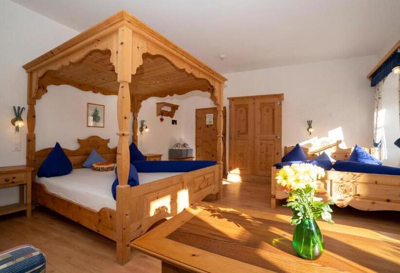 غرفة قياسية ثلاثية, Crusch Alba Sta Maria