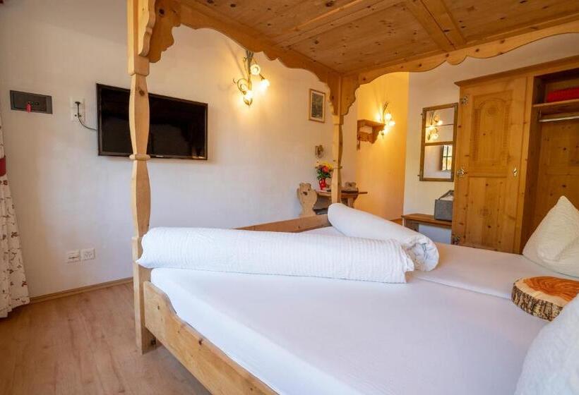 غرفة قياسية, Crusch Alba Sta Maria