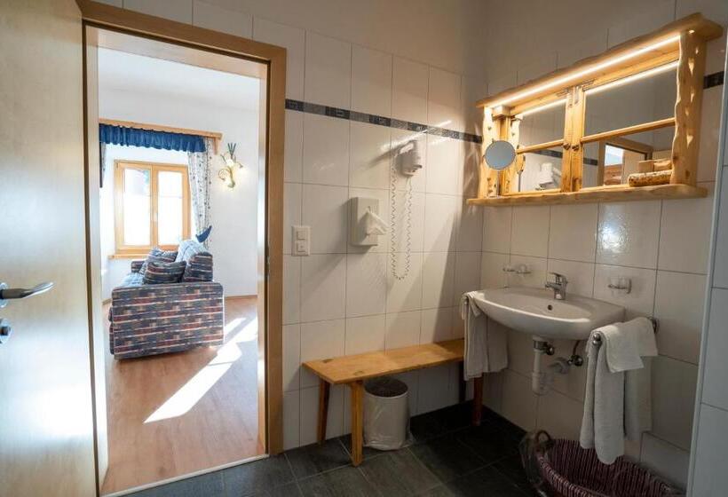 غرفة قياسية ثلاثية, Crusch Alba Sta Maria