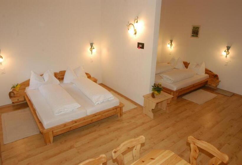 غرفة قياسية رباعية, Crusch Alba Sta Maria