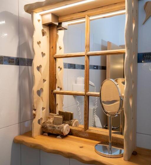 غرفة قياسية ثلاثية, Crusch Alba Sta Maria