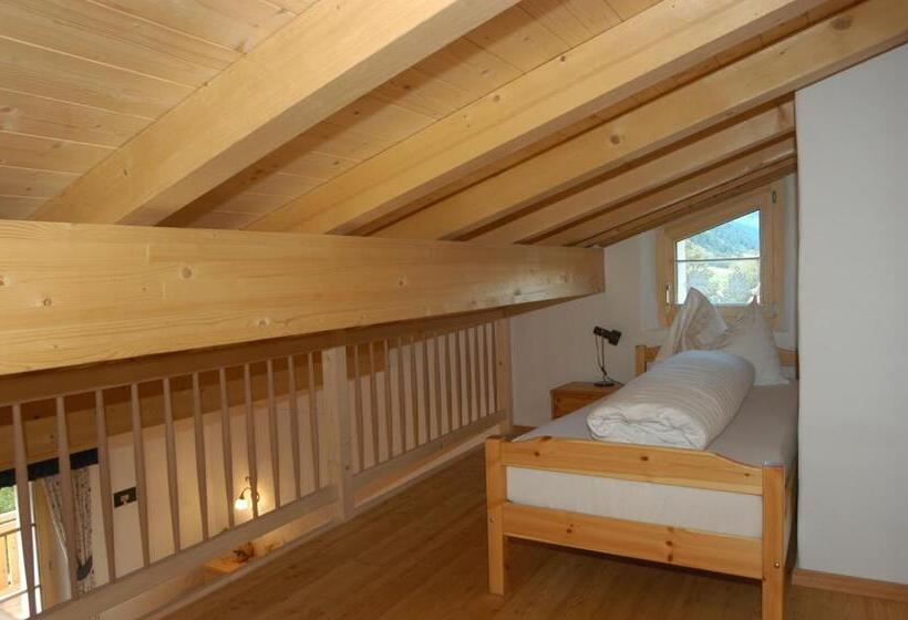 غرفة قياسية رباعية, Crusch Alba Sta Maria