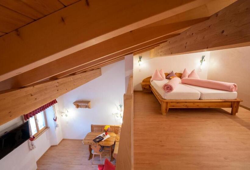 غرفة قياسية رباعية, Crusch Alba Sta Maria