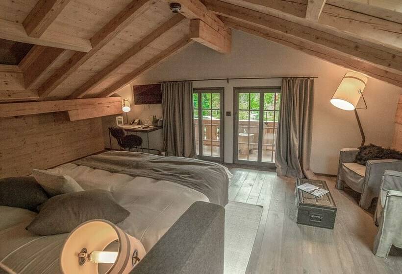 Suite with lake view, & Spa Blausee