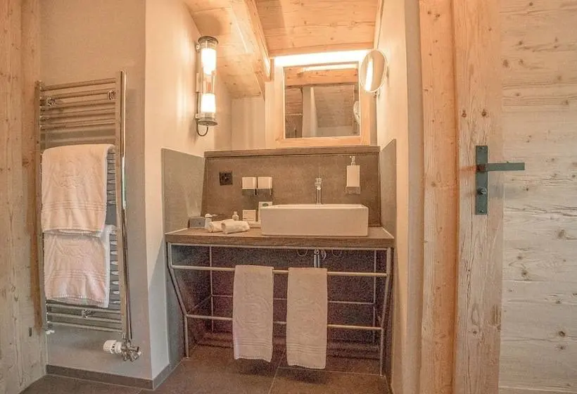 Suite with lake view, & Spa Blausee