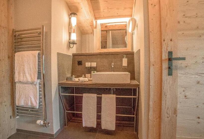 Suite with lake view, & Spa Blausee