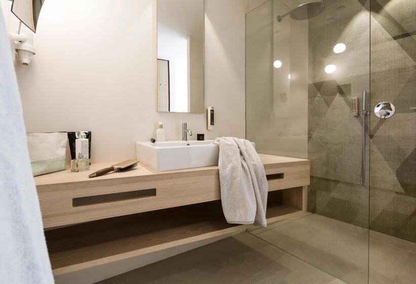 Comfort room with balcony, Weisses Kreuz