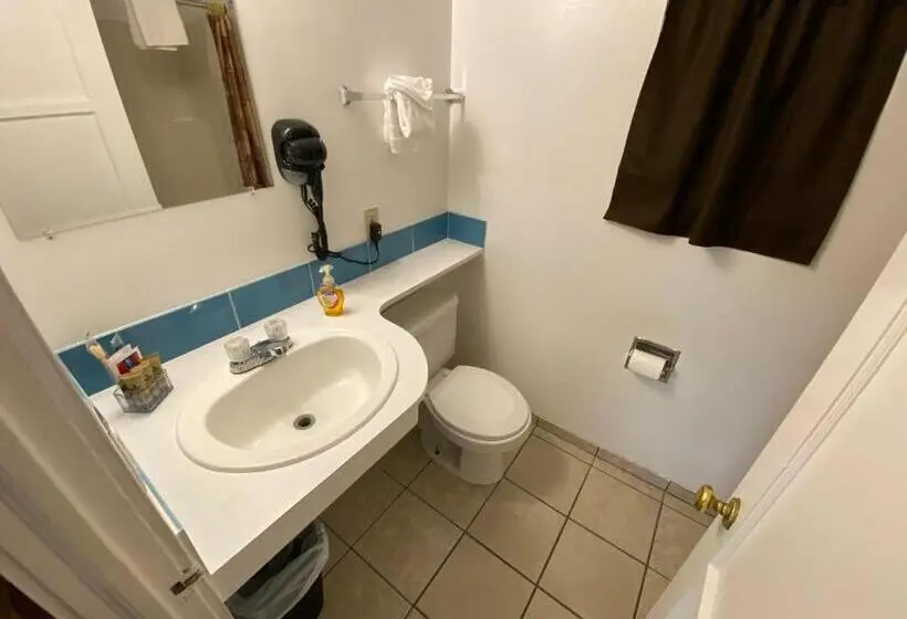 エコノミールーム, Independence Courthouse Motel