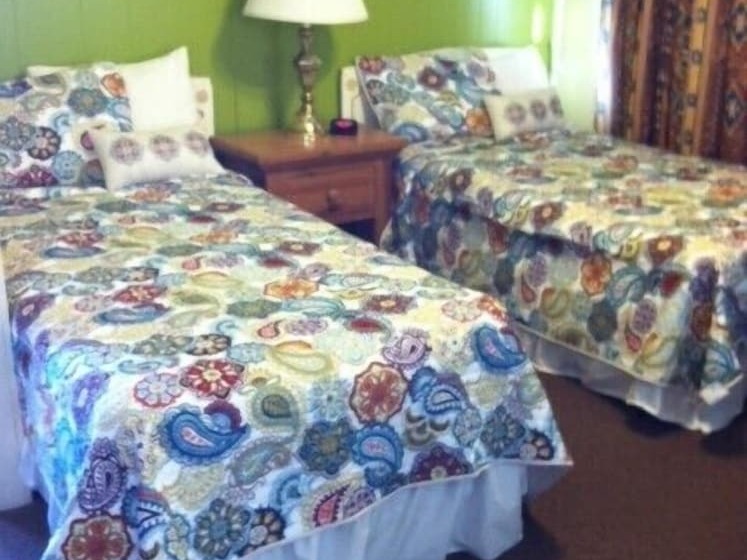 패밀리 룸, Independence Courthouse Motel