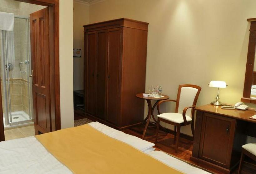 Номер бизнес-класса, Nimród Bioszálloda és Bioétterem