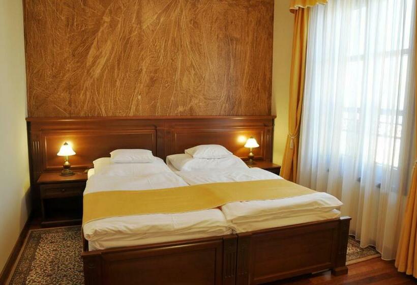 Люкс, Nimród Bioszálloda és Bioétterem