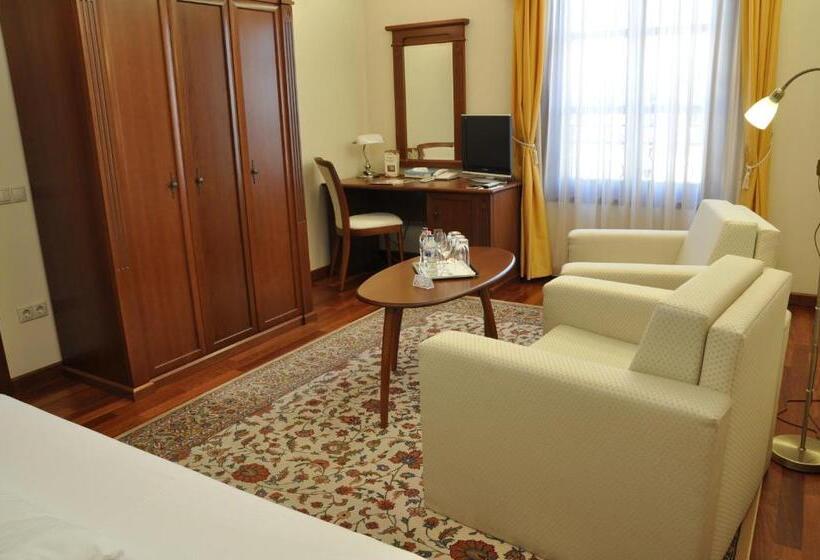 Люкс, Nimród Bioszálloda és Bioétterem