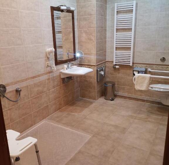 Номер Стандарт Адаптированный для Инвалидов, Nimród Bioszálloda és Bioétterem