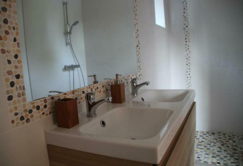 Дом 3 Спальни, Bed & Breakfast   Maison De Marie
