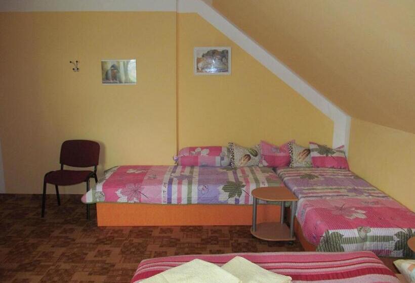 4인용 스탠다드 룸, Penzion U Sýkorů