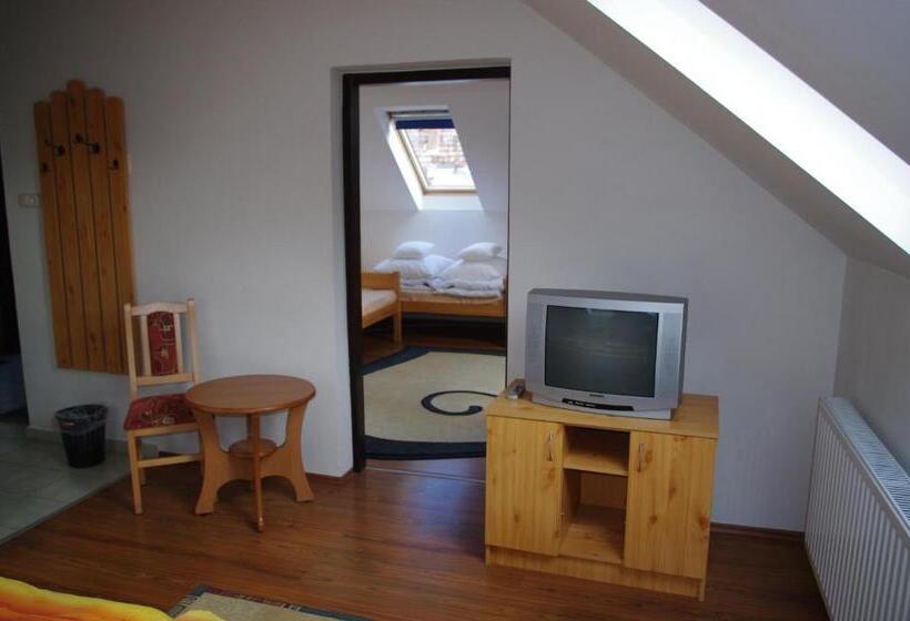 ファミリールーム, Vadszőlő Szálló és Étterem Bakonybél