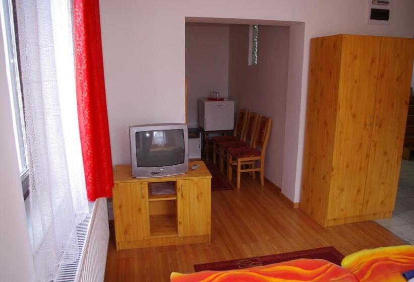 スタンダードトリプルルーム, Vadszőlő Szálló és Étterem Bakonybél