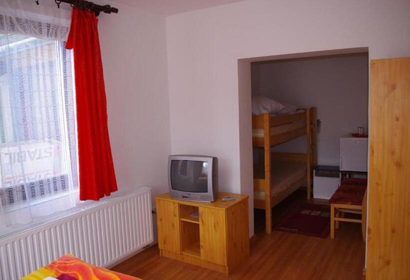 ファミリールーム, Vadszőlő Szálló és Étterem Bakonybél