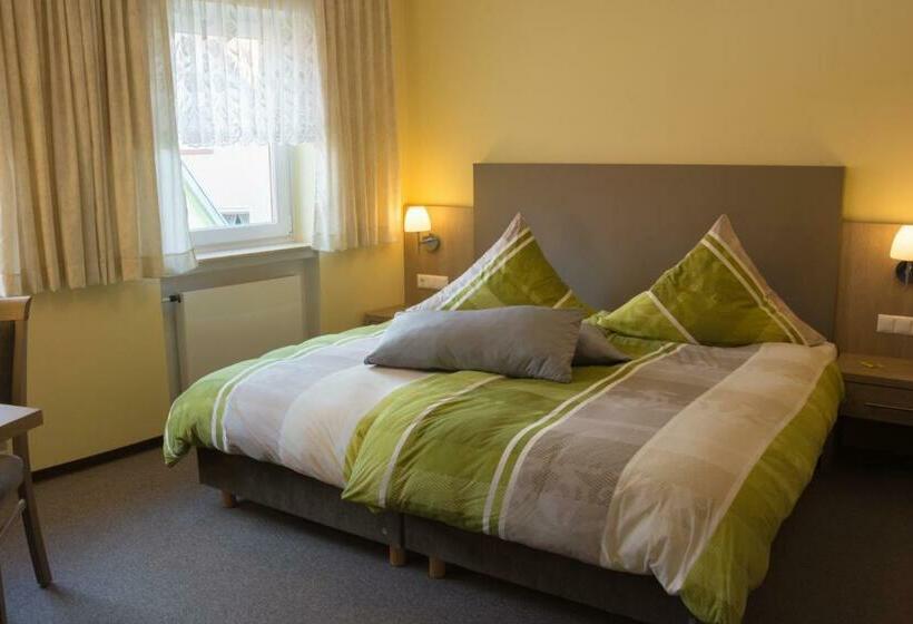 Номер Стандарт, Gasthaus Zum Güldenen Rößlein