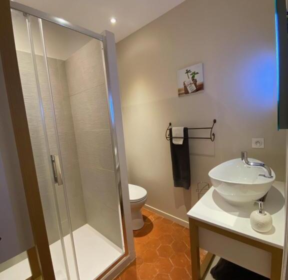 غرفة قياسية ثلاثية, Le Mimosa