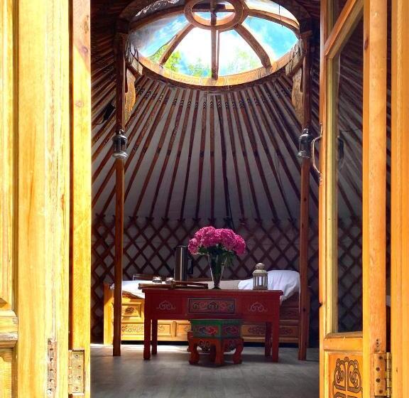 家庭间, Les Yourtes Du Béarn Domaine Des Deux Clos