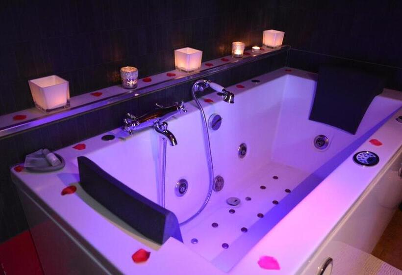 스탠다드 자쿠지 룸, Lili Paradis