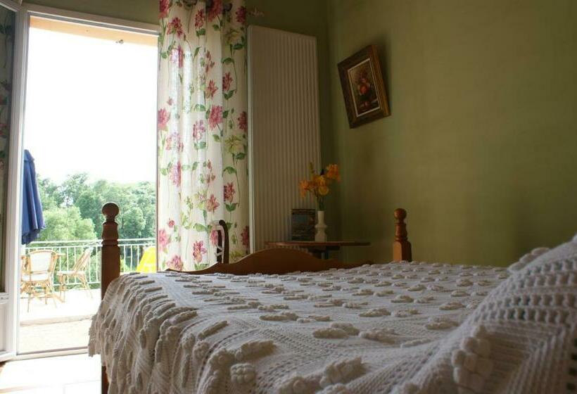 חדר לארבעה סטנדרטי עם נוף לגינה, Maison D'hotes Du Vert Vallon