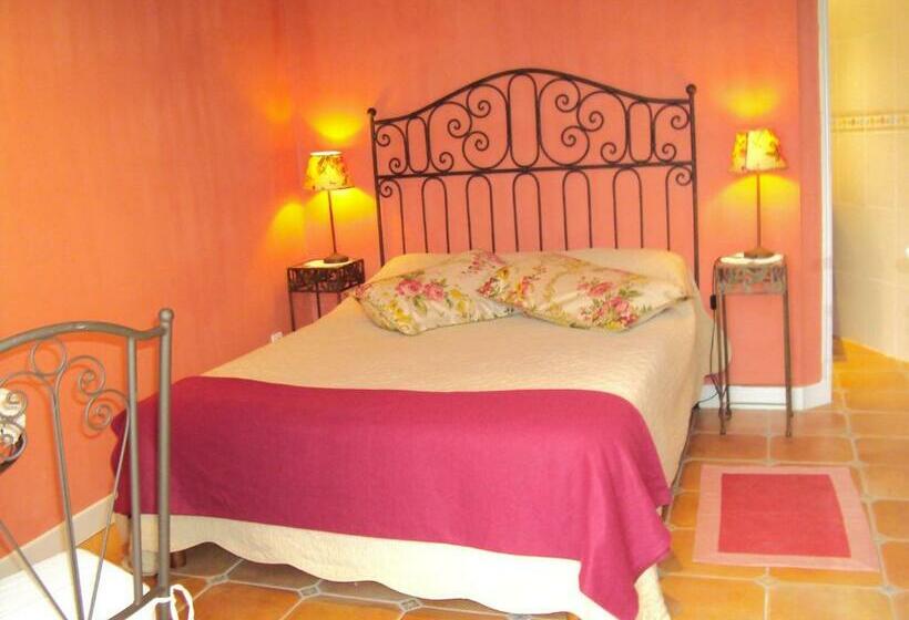 חדר סטנדרט לשלושה עם נוף לגינה, Maison D'hotes Du Vert Vallon