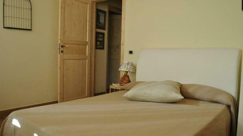 חדר סטנדרט לשלושה עם נוף לגינה, Agriturismo Petrarosa