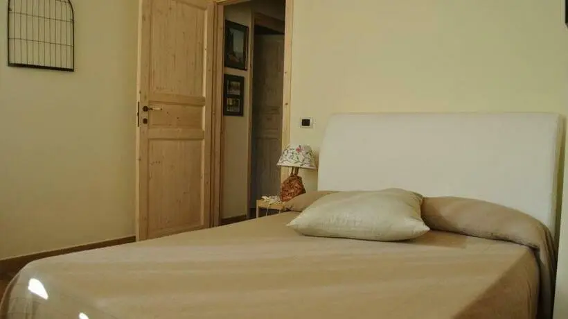 庭の見えるスタンダードトリプルルーム, Agriturismo Petrarosa