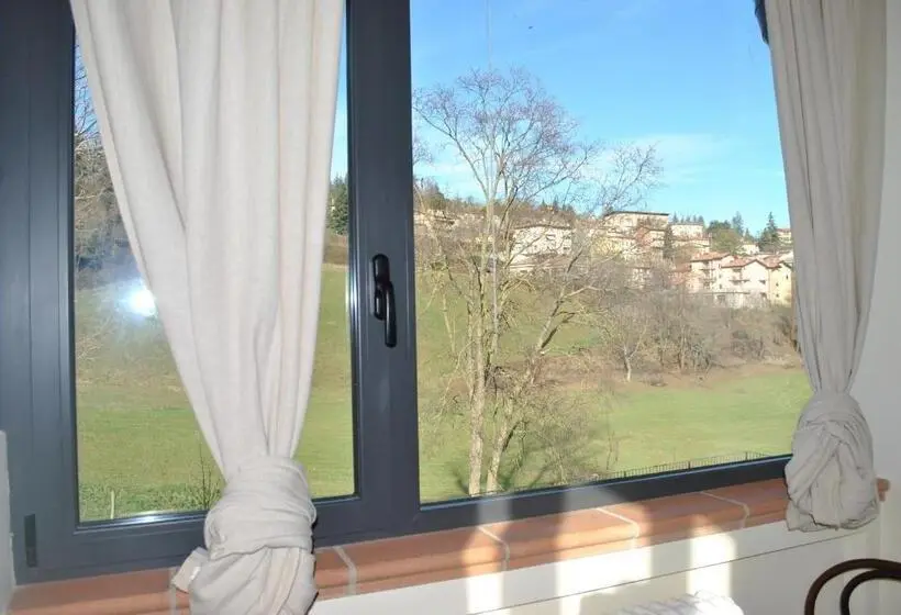 庭の見えるスタンダードトリプルルーム, Agriturismo Petrarosa