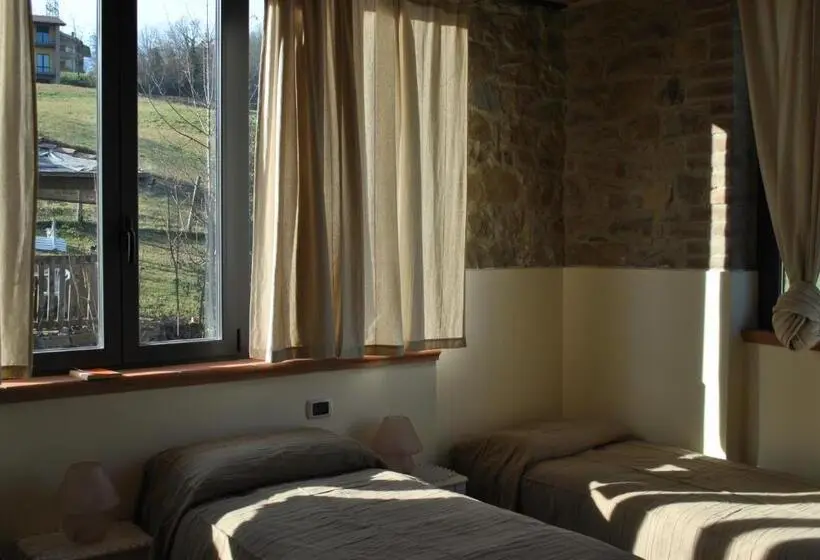 庭の見えるスタンダードトリプルルーム, Agriturismo Petrarosa