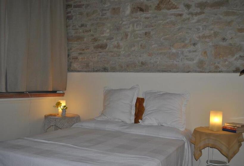 חדר אקונומי, Agriturismo Petrarosa