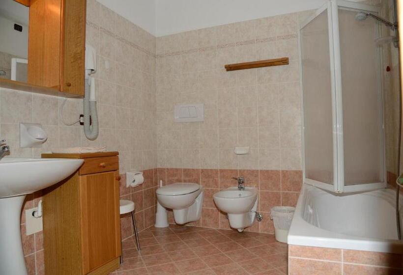 スタンダード４人部屋, Albergo Ristorante Alle Codole