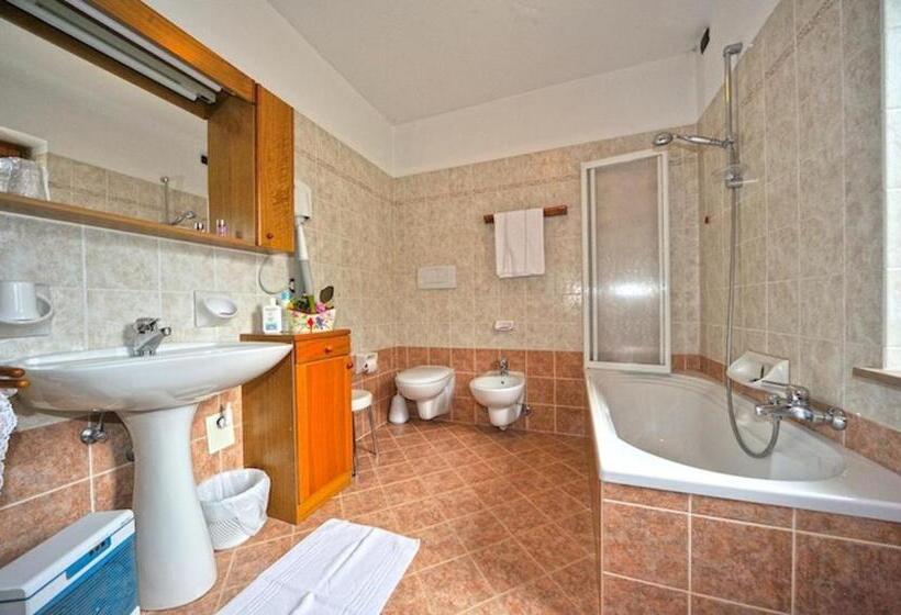 スタンダード４人部屋, Albergo Ristorante Alle Codole