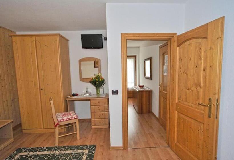 スタンダード４人部屋, Albergo Ristorante Alle Codole