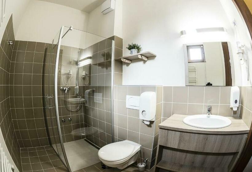 غرفة قياسية مزوَّدة بشُرفة, Levendula