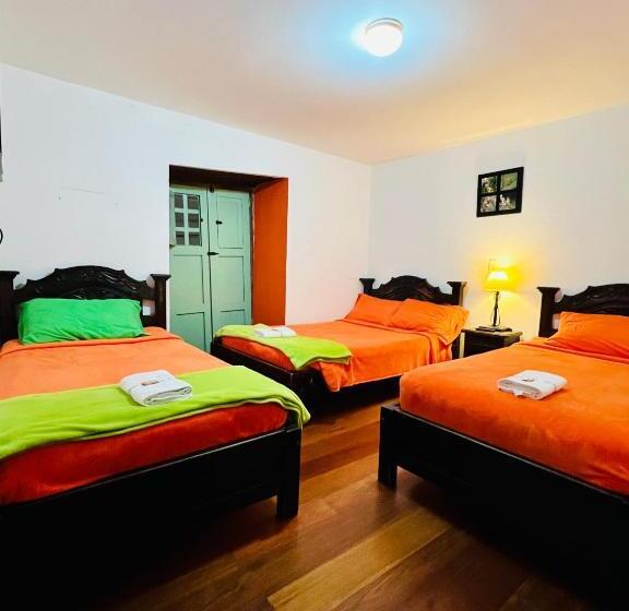 חדר סטנדרט לשלושה, San Gabriel