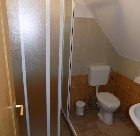 غرفة قياسية, Katica Vendégház