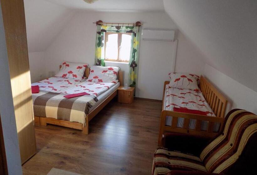 غرفة عائلية, Katica Vendégház