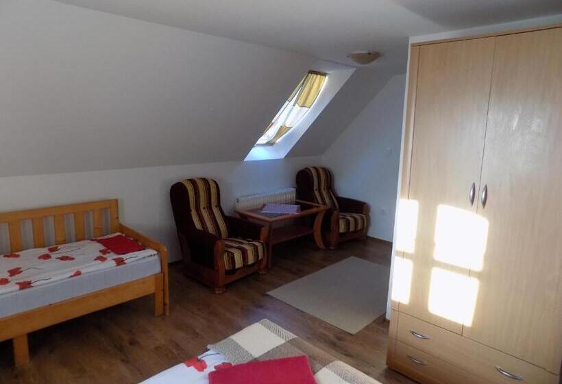 غرفة عائلية, Katica Vendégház