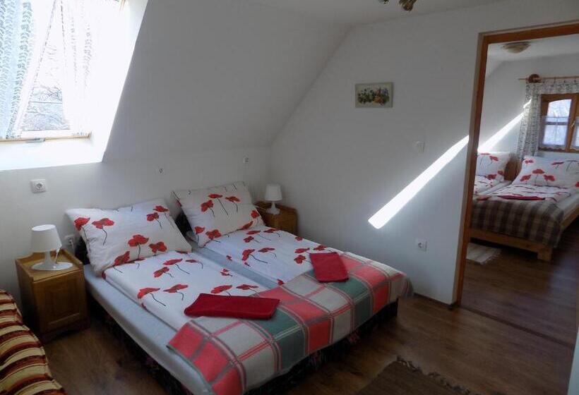 غرفة قياسية رباعية, Katica Vendégház