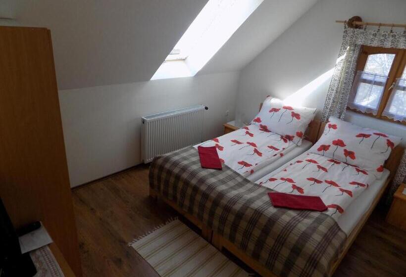 غرفة قياسية رباعية, Katica Vendégház