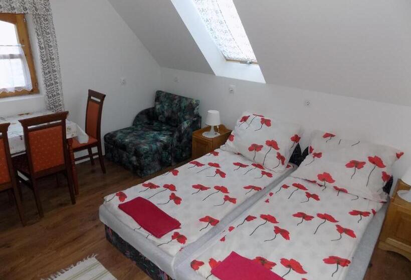 غرفة قياسية رباعية, Katica Vendégház