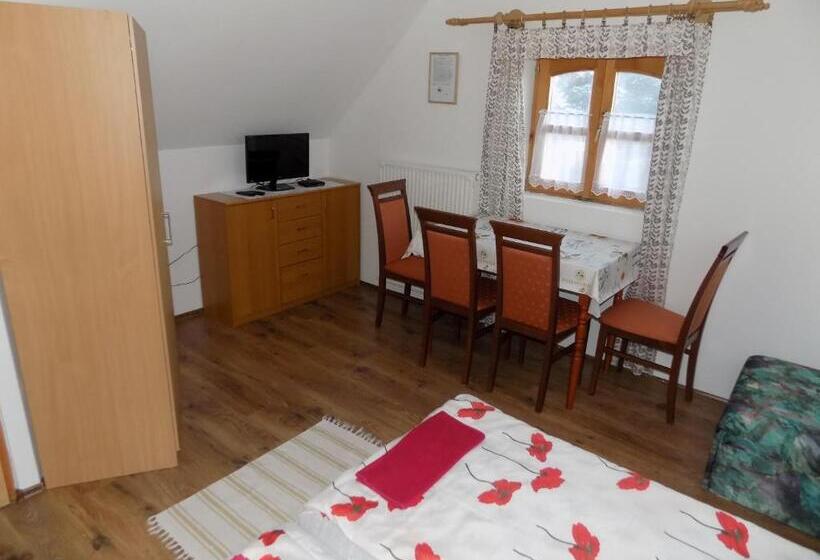 غرفة قياسية رباعية, Katica Vendégház