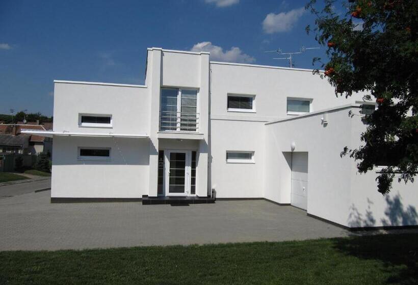 4인용 스탠다드 룸, Vinařství Novotný