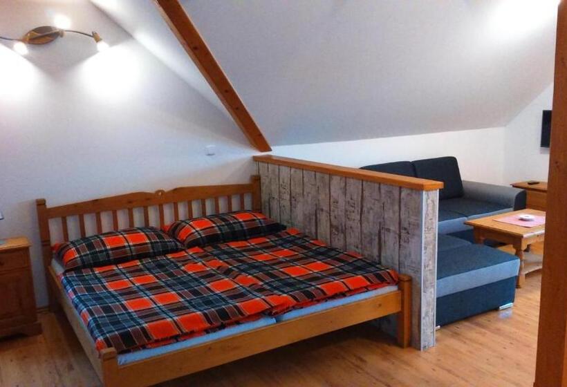 דירה בת חדר שינה 1 עם מרפסת, Pension Polubný 922