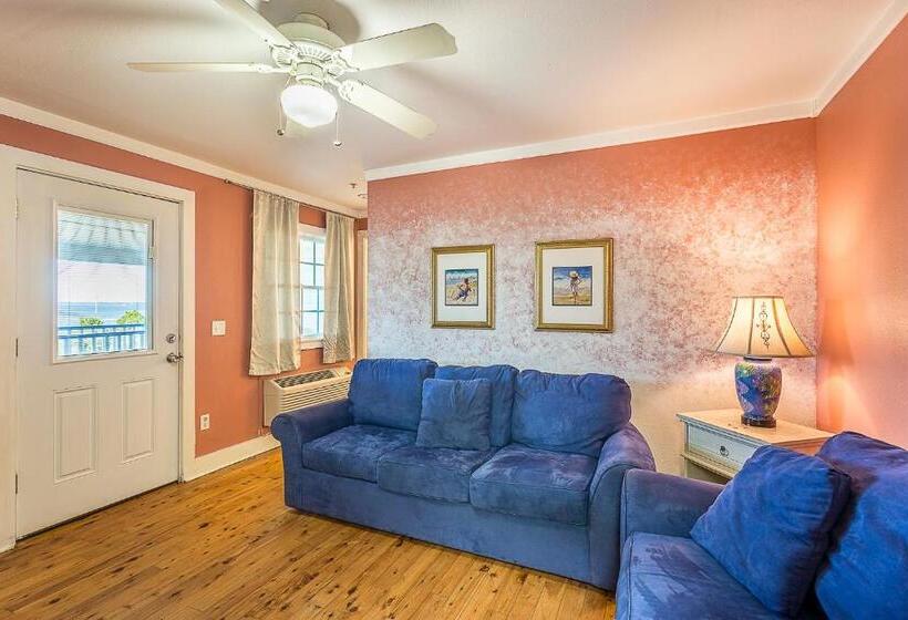 جناح مزوَّد بشرفة, St George Inn