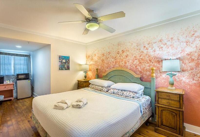 جناح مزوَّد بشرفة, St George Inn