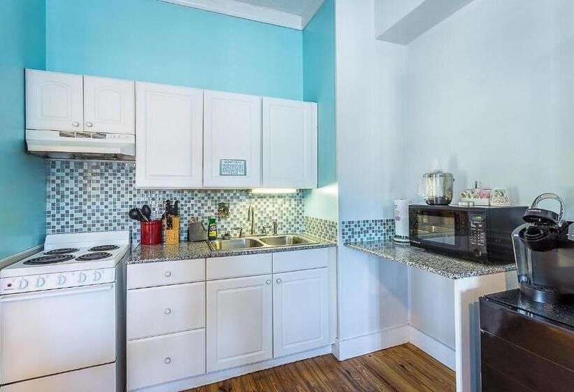 إستديو عائلى, St George Inn